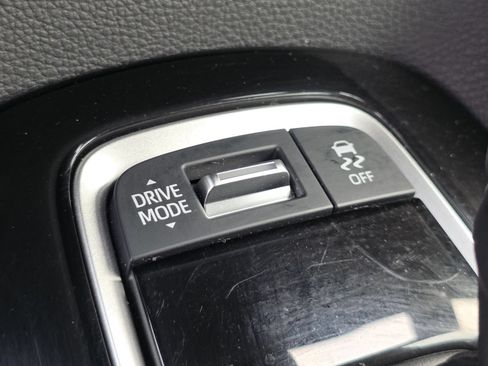 Used 2024 Toyota Corolla SE FWD image 8