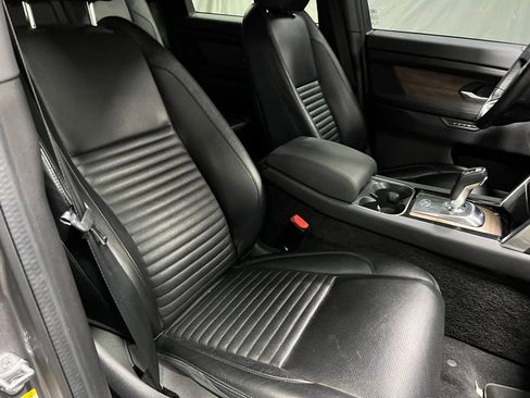 Used 2020 Land Rover Discovery Sport SE image 10
