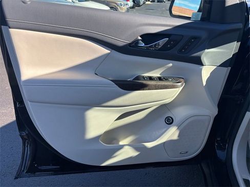 Used 2021 GMC Acadia Denali w/ Denali Ultimate Package image 20