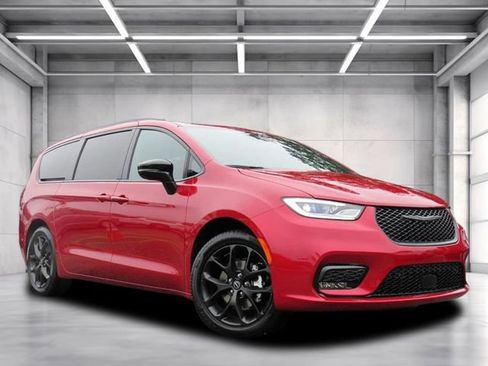 New 2026 Chrysler Pacifica Select w/ S Appearance Package image 1
