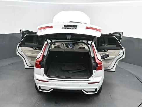 Certified 2024 Volvo XC60 B5 Plus w/ Protection Package Premier AWD/4WD image 40