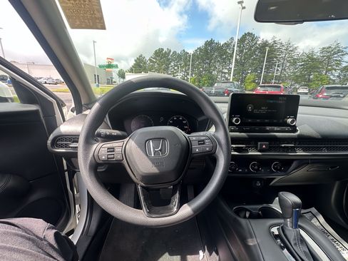 Used 2024 Honda HR-V LX image 6