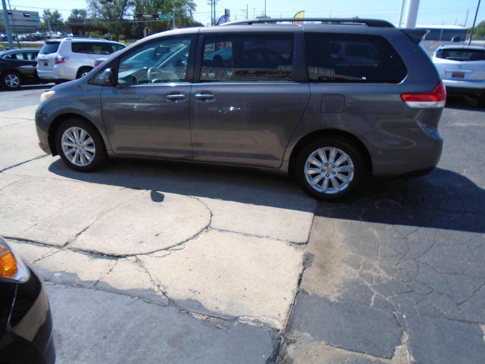 Used 2012 Toyota Sienna XLE AWD/4WD image 5