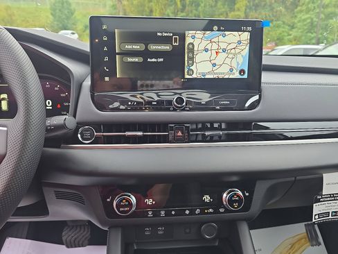 New 2025 Mitsubishi Outlander SE image 19