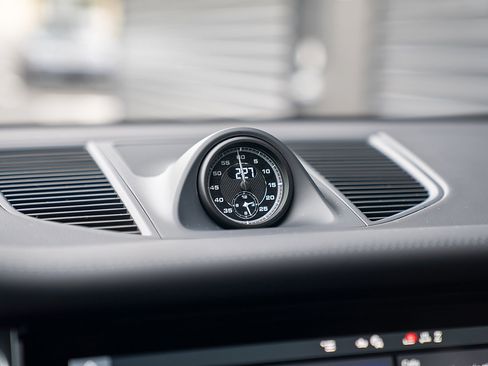 Certified 2026 Porsche Macan image 12