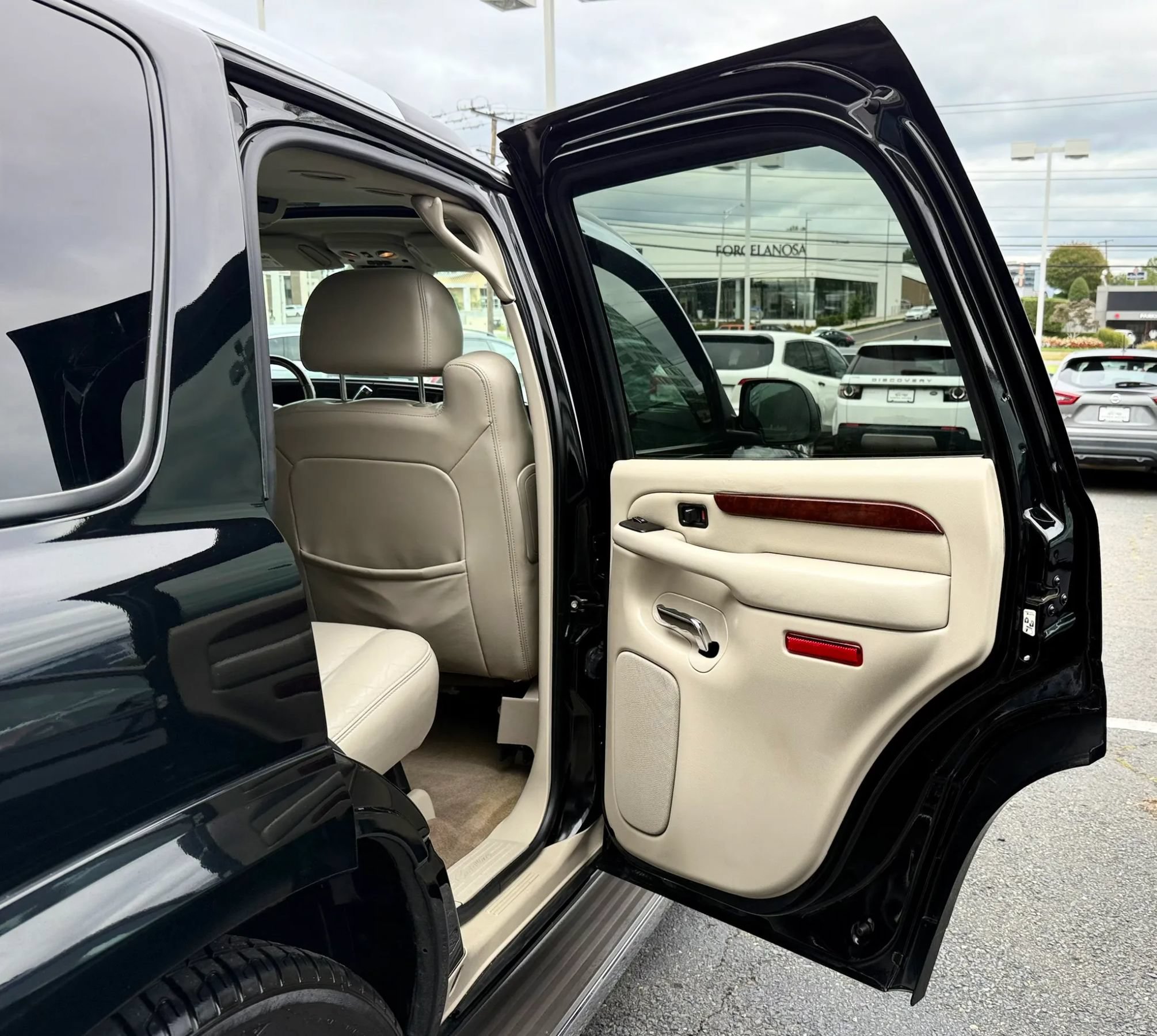 Used 2005 Cadillac Escalade AWD image 29