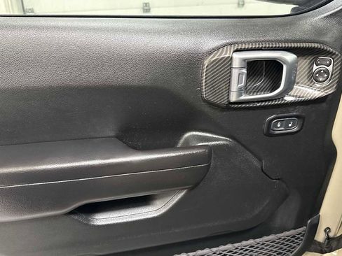 Used 2020 Jeep Gladiator Rubicon image 15