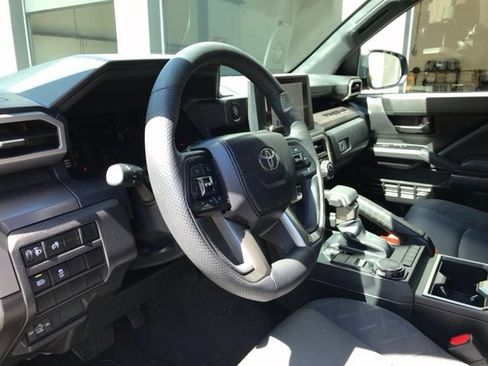 Used 2025 Toyota Tacoma SR5 AWD/4WD image 12