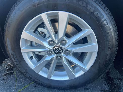 Used 2025 Toyota Camry LE image 30