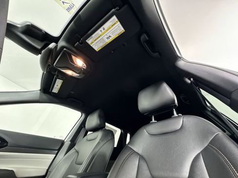 Used 2024 Jeep Compass Limited image 18