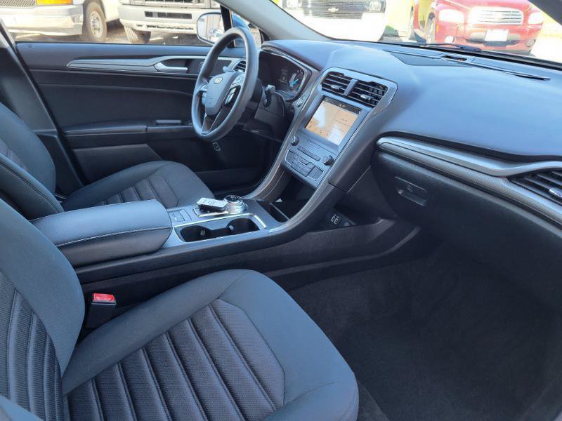 Used 2019 Ford Fusion SE FWD image 16