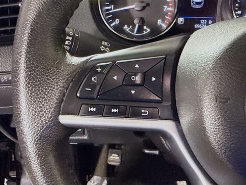 Used 2020 Nissan Rogue SV FWD image 14