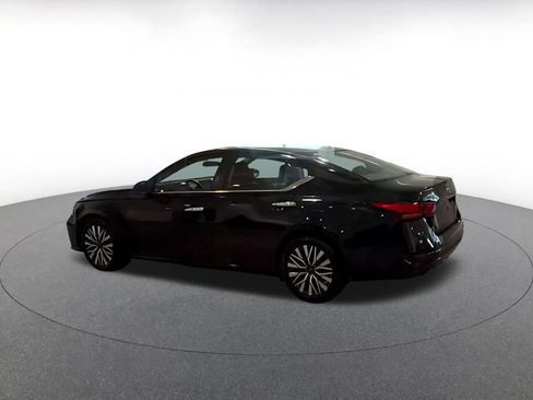 Used 2025 Nissan Altima 2.5 SV FWD image 7