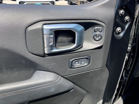 Used 2023 Jeep Wrangler Unlimited Sahara w/ Cold Weather Group AWD/4WD image 34