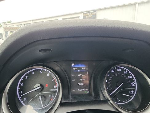 Used 2021 Toyota Camry SE w/ Convenience Package FWD image 13
