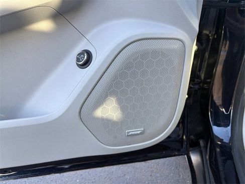 Used 2022 GMC Acadia SLT w/ Preferred Package image 21