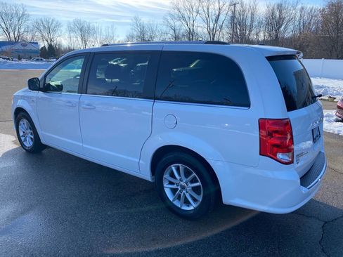 Used 2019 Dodge Grand Caravan SXT image 3