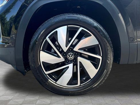 Used 2025 Volkswagen Atlas SE FWD image 35