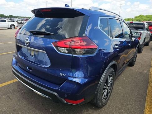 Used 2020 Nissan Rogue SV w/ Premium Package FWD image 2