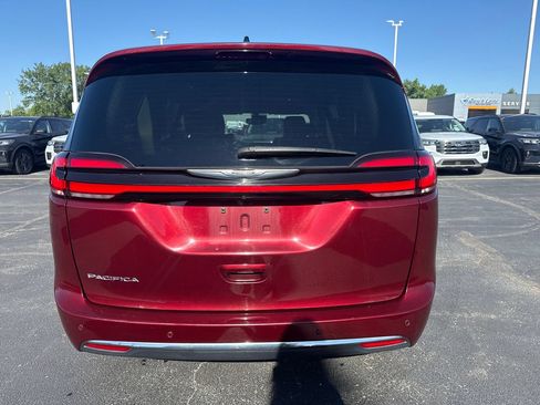 Used 2023 Chrysler Pacifica Touring-L FWD image 8
