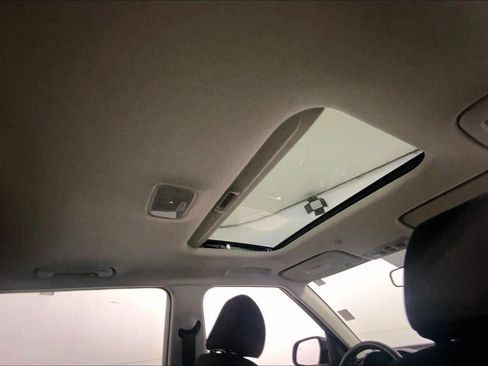 Used 2025 Hyundai Venue SEL FWD image 29