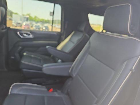 Used 2023 GMC Yukon XL SLT w/ SLT Premium Package RWD image 13