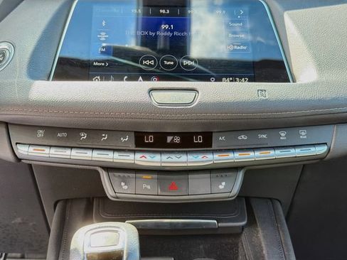 Used 2019 Cadillac XT4 Premium Luxury w/ Cold Weather Package AWD/4WD image 17