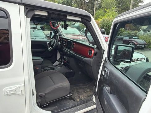 Used 2023 Jeep Gladiator Rubicon w/ Cold Weather Group AWD/4WD image 5
