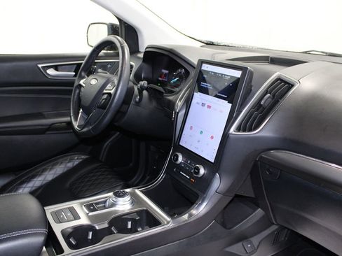 Used 2024 Ford Edge Titanium image 36