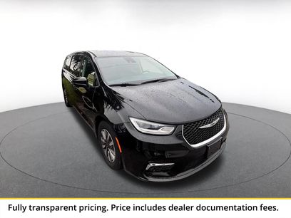Used 2023 Chrysler Pacifica Touring-L