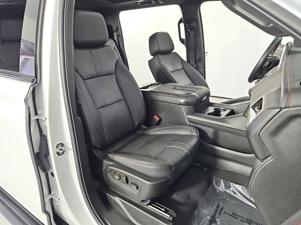 Used 2022 Chevrolet Suburban RST w/ Luxury Package RWD image 19