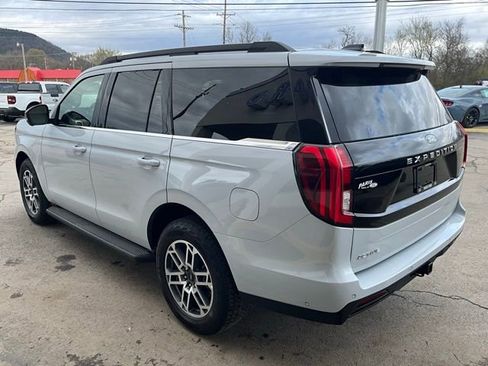 Used 2025 Ford Expedition Active AWD/4WD image 9