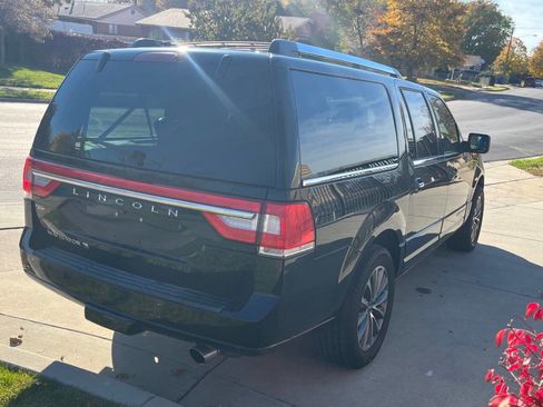 Used 2017 Lincoln Navigator L Select image 5