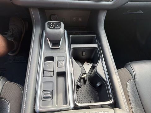 Used 2024 Nissan Pathfinder SL w/ SL Premium Package image 30