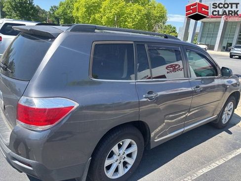 Used 2013 Toyota Highlander SE FWD image 4