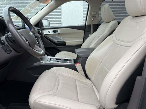 Used 2020 Ford Explorer Platinum w/ Premium Technology Package image 17