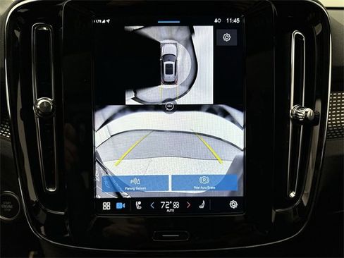 Certified 2025 Volvo XC40 B5 Plus image 17