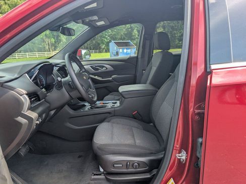 Used 2023 Chevrolet Traverse LT FWD image 12
