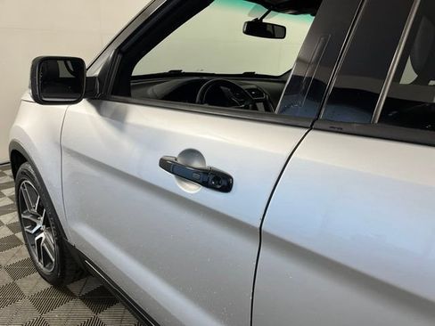 Used 2019 Ford Explorer Sport AWD/4WD image 9