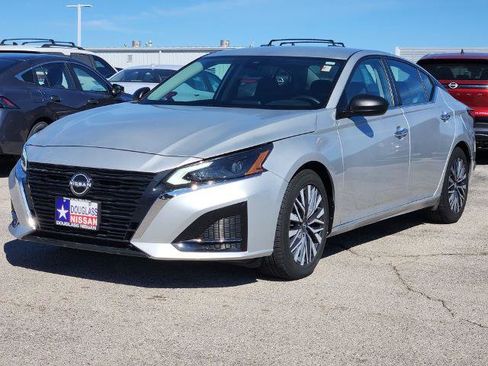 Certified 2024 Nissan Altima 2.5 SV FWD image 2
