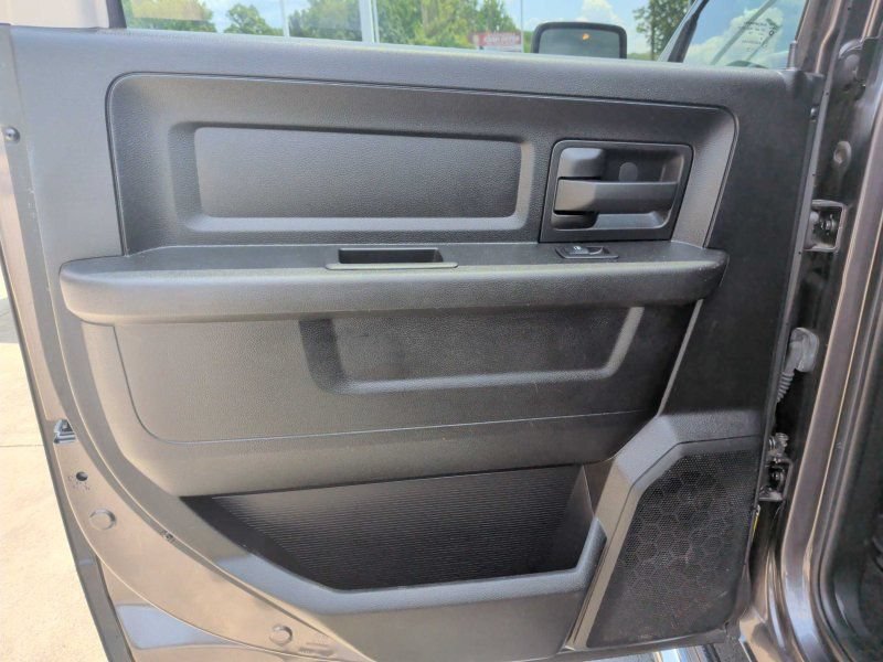 Used 2014 RAM 1500 Express RWD image 14