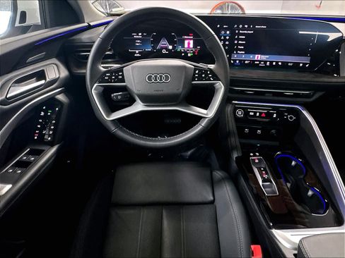 Used 2025 Audi Q5 Premium w/ Premium Plus AWD/4WD image 8