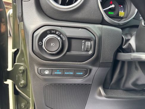 Used 2023 Jeep Wrangler Unlimited Sahara AWD/4WD image 31