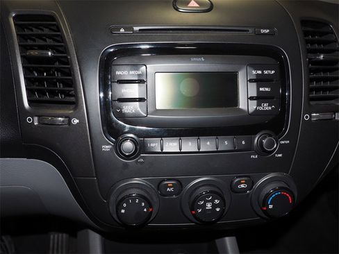 Used 2017 Kia Forte LX image 17