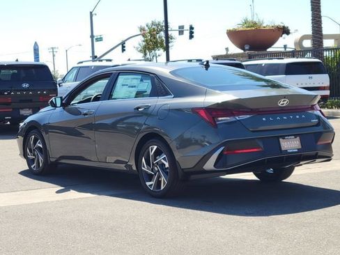 New 2026 Hyundai Elantra Limited FWD image 3