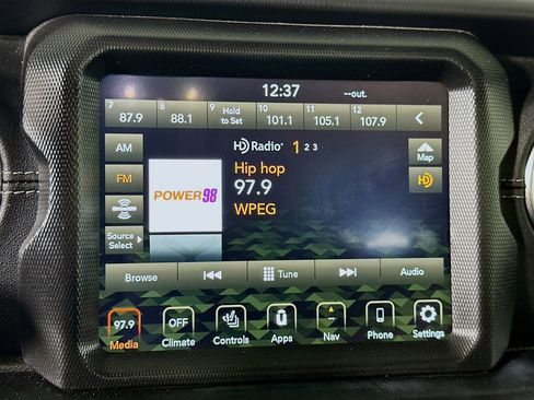 Used 2023 Jeep Wrangler Unlimited Sahara w/ Cold Weather Group AWD/4WD image 21