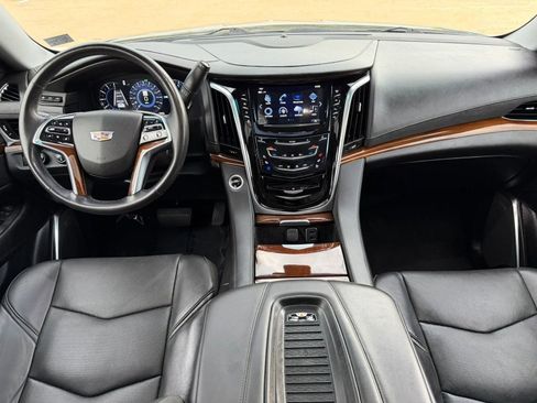 Used 2020 Cadillac Escalade ESV Premium Luxury image 15