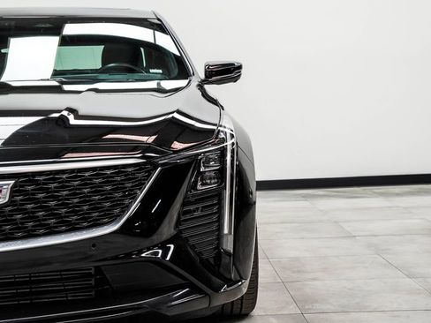 Used 2025 Cadillac CT5 Premium Luxury RWD image 4