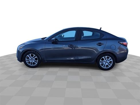 Used 2017 Toyota Yaris iA image 5