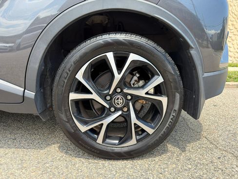 Used 2020 Toyota C-HR XLE FWD image 37